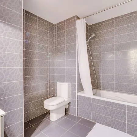 Apartment Central, Proximite Immediate Aeroport
