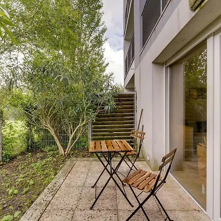 Apartment Central, Proximite Immediate Aeroport