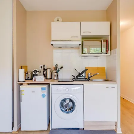 Central, Proximite Immediate Aeroport Apartman