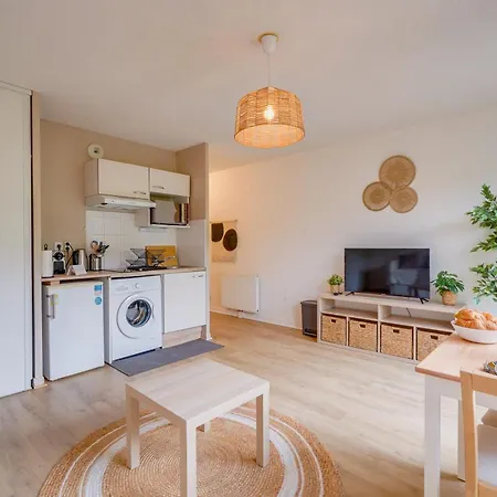 Central, Proximite Immediate Aeroport Apartman