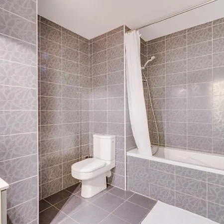 Central, Proximite Immediate Aeroport