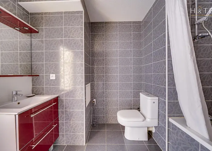 Apartman Central, Proximite Immediate Aeroport