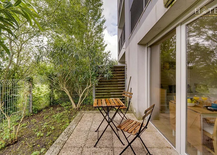 Apartman Central, Proximite Immediate Aeroport