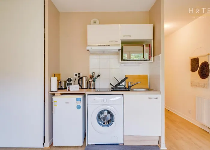 Central, Proximite Immediate Aeroport Apartman