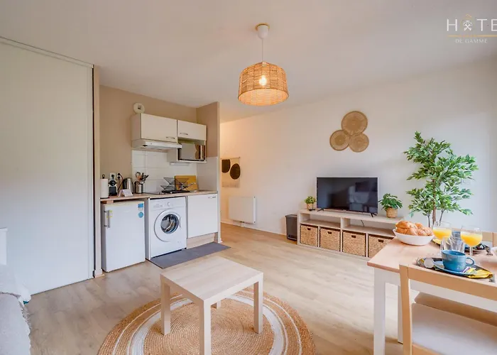 Central, Proximite Immediate Aeroport Apartman